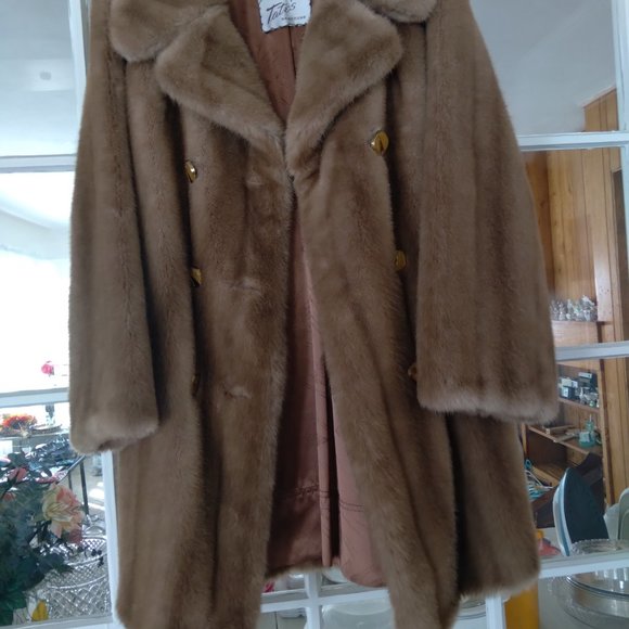 Lykafur Vintage Vegan Fur Coat - Picture 2 of 4